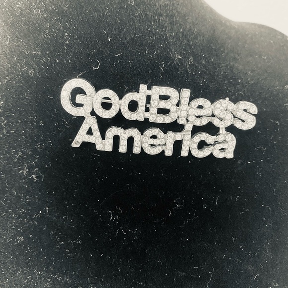 Vintage God Bless America Silver/Sparkling , Brooch/Pin.  Length 2’. Width 1’. - Picture 3 of 3